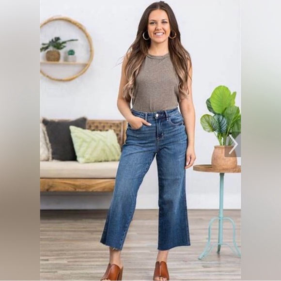 NWT Judy Blue Wide Leg Crop Raw Hem Medium Wash Jeans 3/26 - Picture 2 of 15